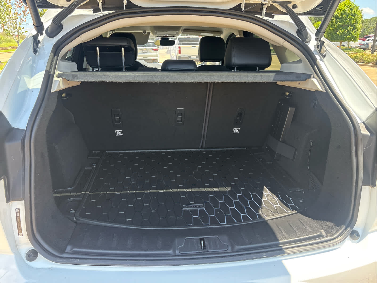 2018 Jaguar E-PACE — detail view